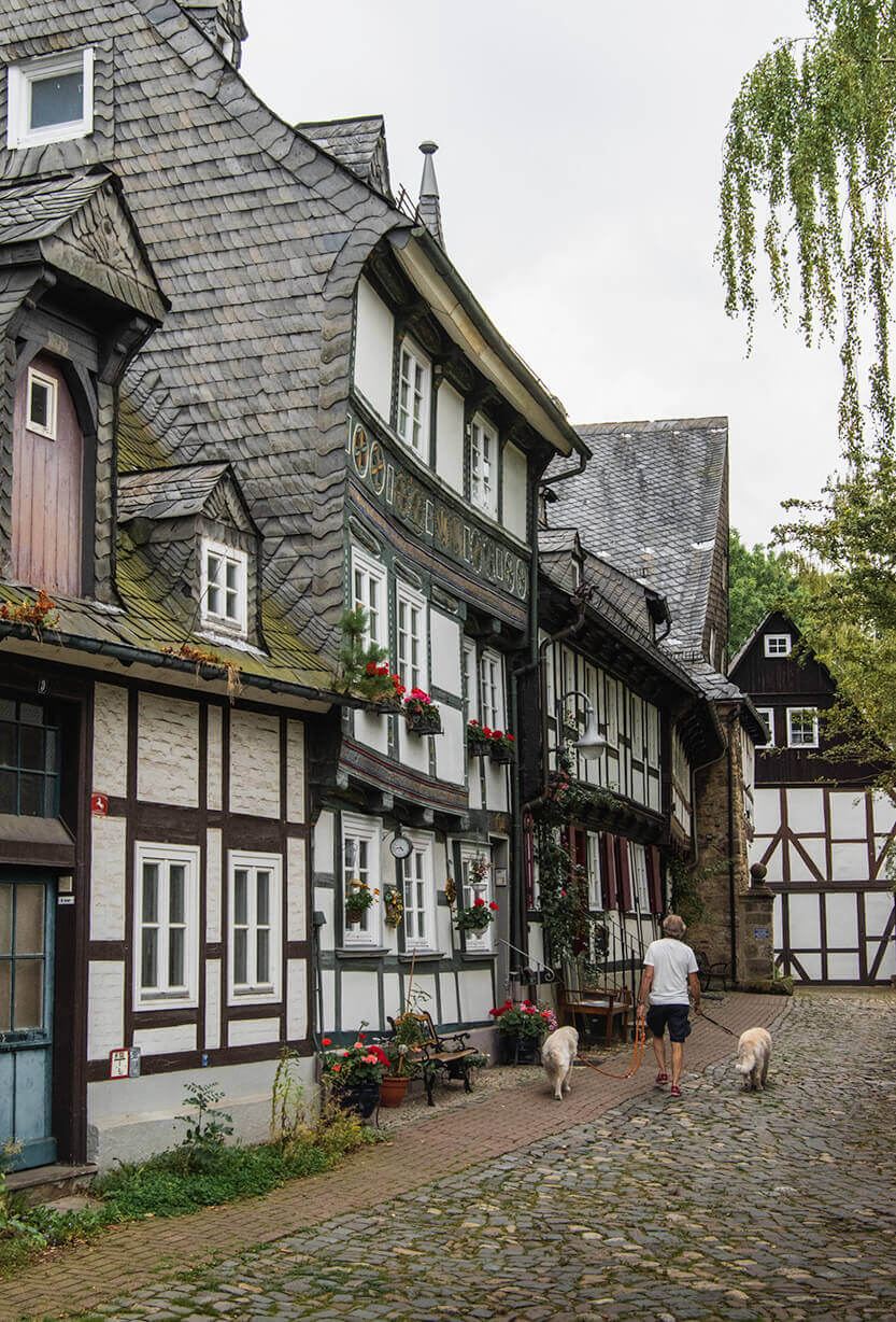 In one of these old houses, the emperor's entertainment girls once lived... whatever that may have entailed.