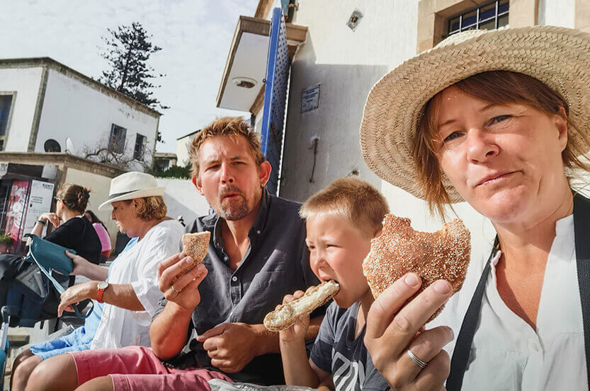 At the bus station in Essaouira, we eat our last bread before the journey back to Marrakech.