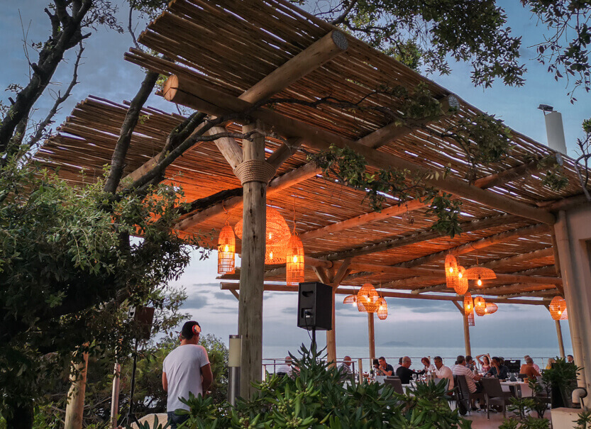 There’s a cozy atmosphere in the restaurant, which is located right by the sea.