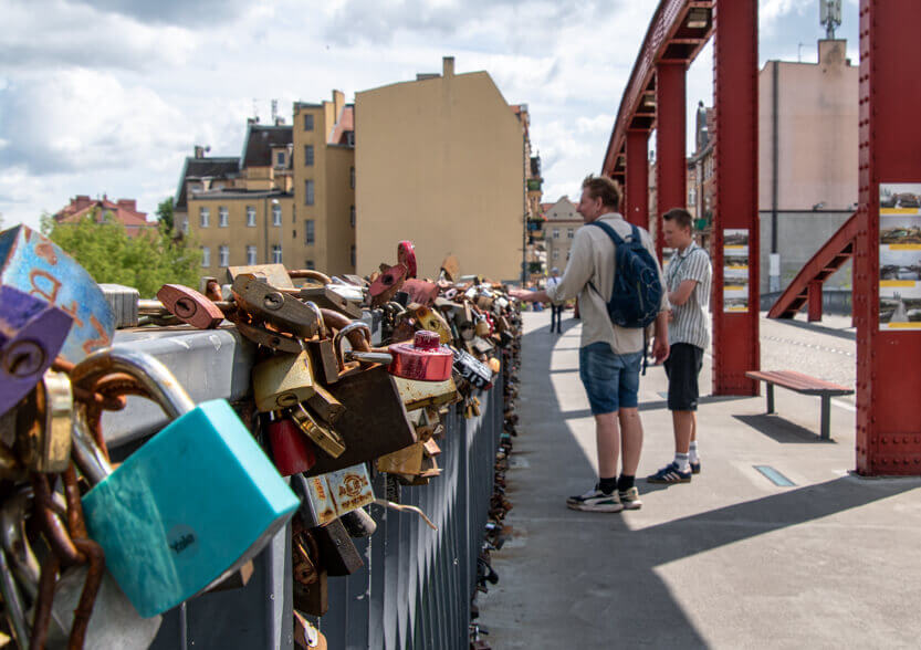 The lovebridge, Most biskupa Jordana